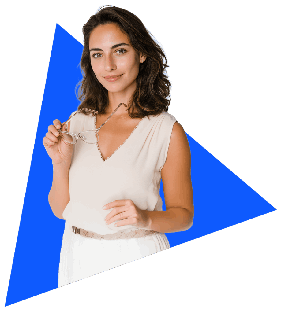 אישה מחייכת